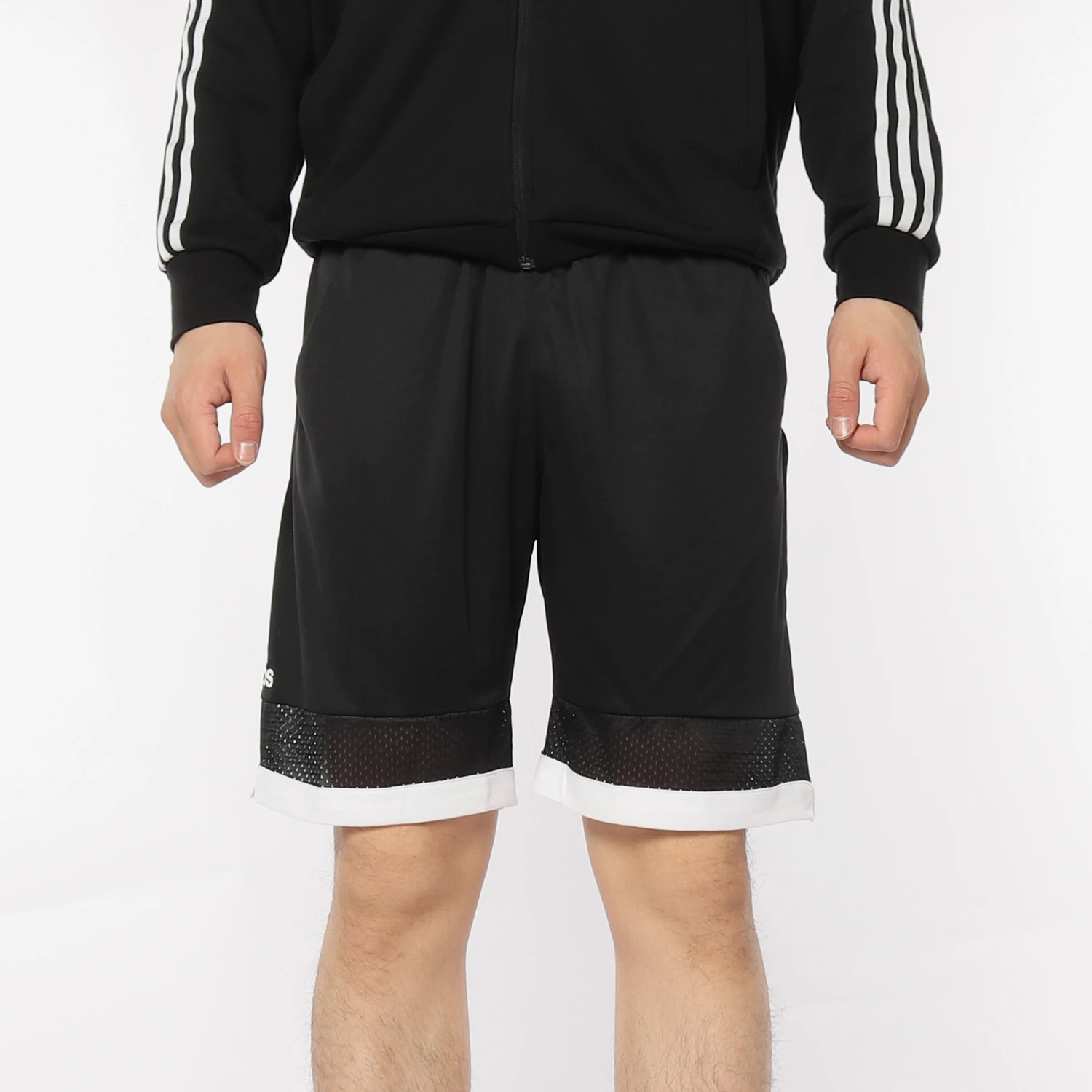 Мужские дышащие шорты Adidas Authentic New Season Five-Quarter Pants DP4778
Мужские дышащие шорты Adidas Authentic New Season Five-Quarter Pants DP4778