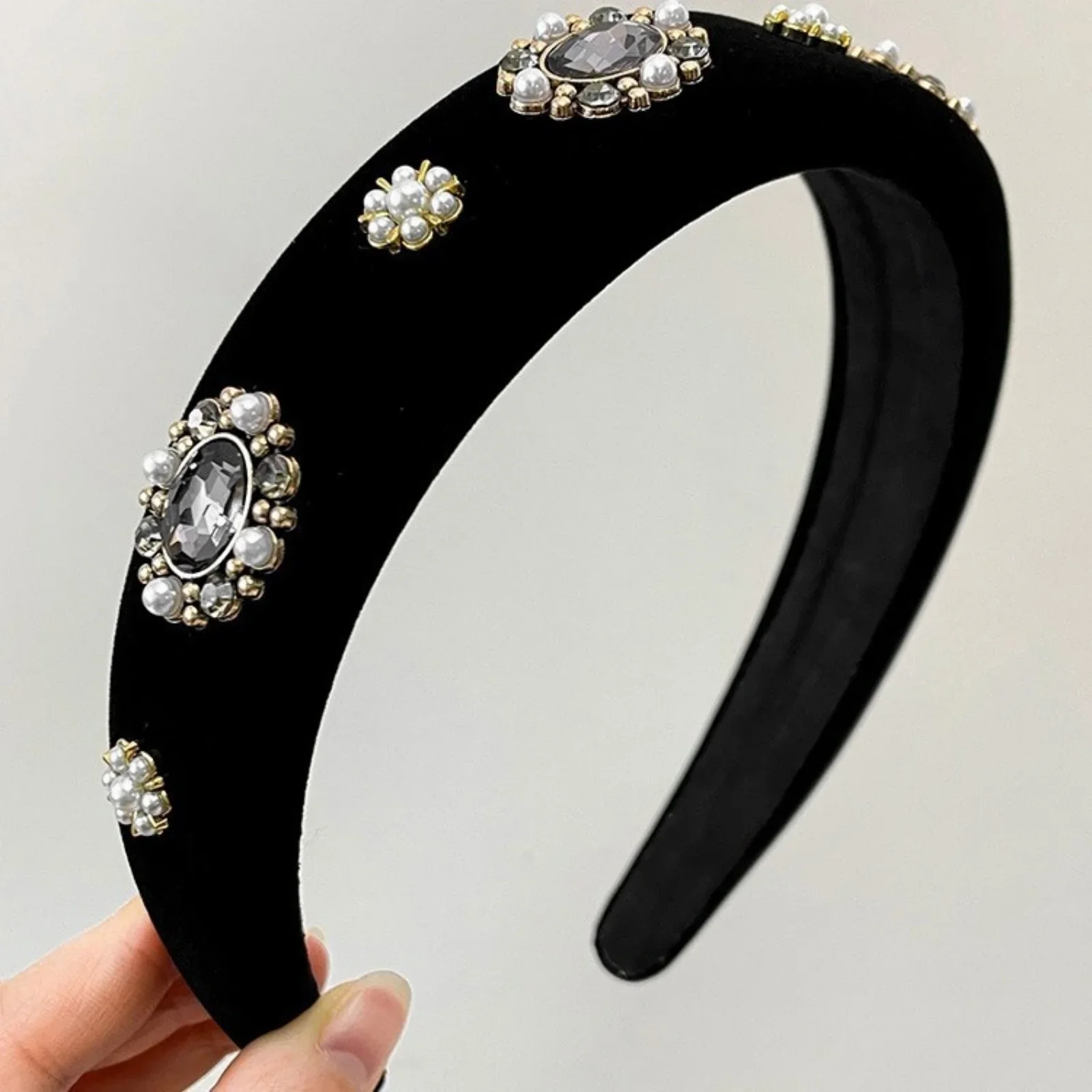 1Pc Autumn New Style Sparkly Rhinestone Elegant Hair-Holding Headband for Women, High-End Light Luxury Hair Clip Korea
1Pc Autumn New Style Sparkly Rhinestone Elegant Hair-Holding Headband for Women, High-End Light Luxury Hair Clip Korea