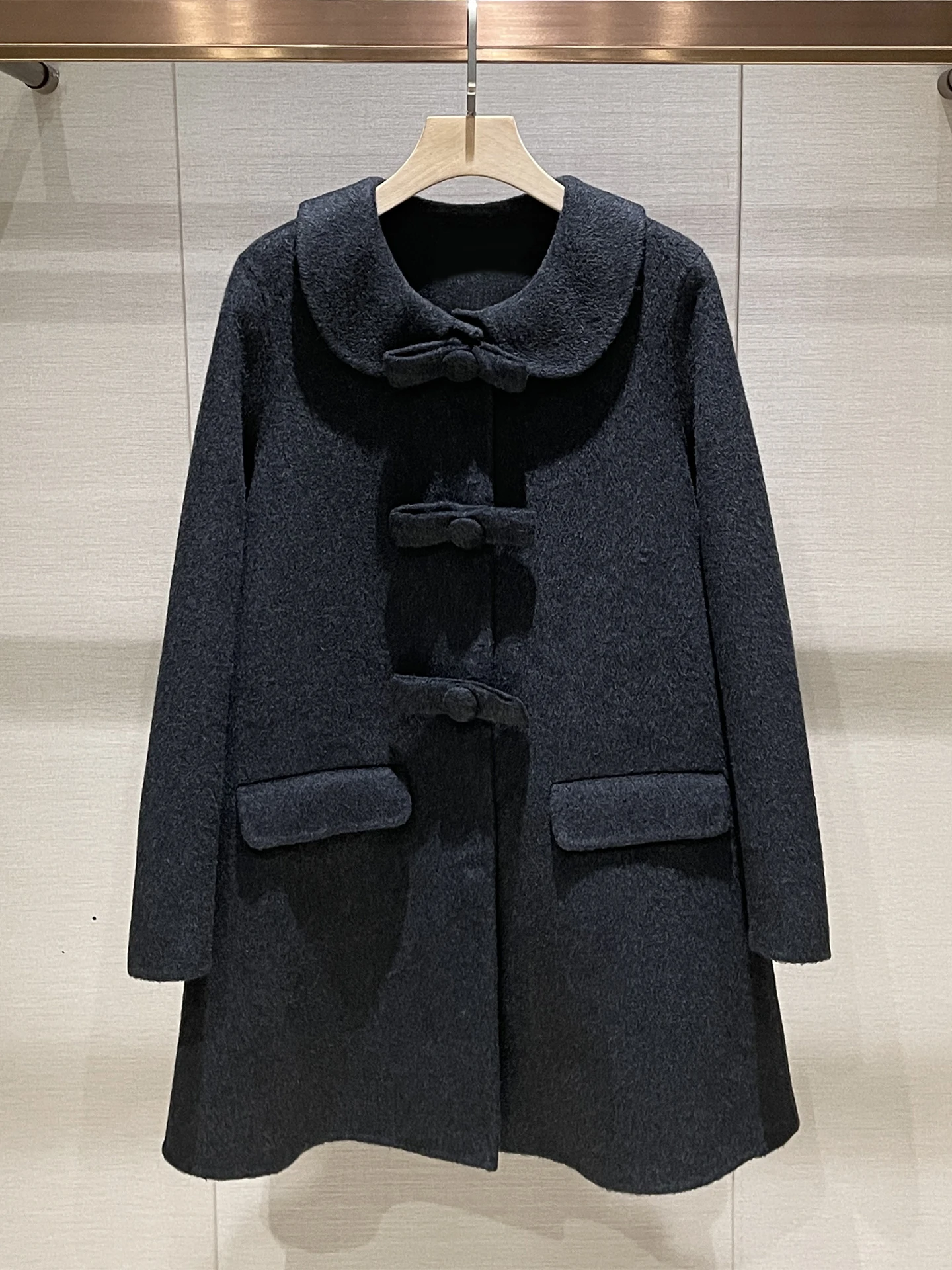Ele Woolen Coat Women's Loose Long Sve Doll Collar Deep ey Autumn Winter New Sle Faion Commute Lady Sle Coat
Ele Woolen Coat Women's Loose Long Sve Doll Collar Deep ey Autumn Winter New Sle Faion Commute Lady Sle Coat