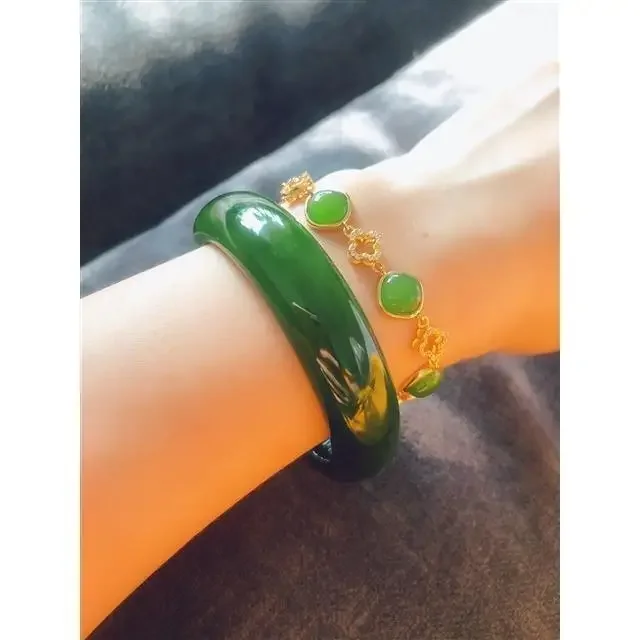 Hetian jade jasper full green spinach green red leather bracelet No. 7 pit old material women's bracelet
Hetian jade jasper full green spinach green red leather bracelet No. 7 pit old material women's bracelet