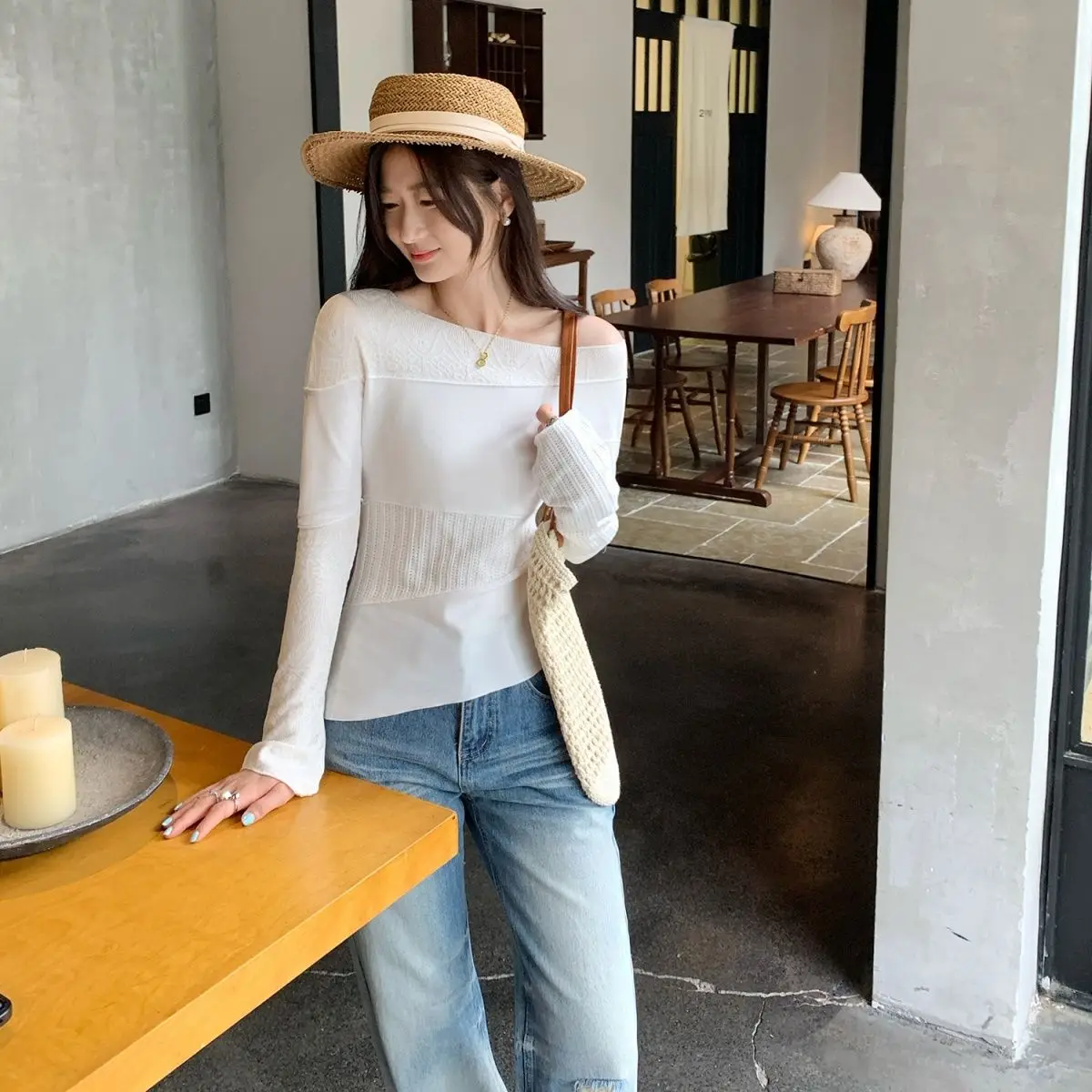 French Slanted Neck Hollow Long-Sleeved T-Shirt Women 2025 Spring Autumn New Niche Design Lace Splicing Top
French Slanted Neck Hollow Long-Sleeved T-Shirt Women 2025 Spring Autumn New Niche Design Lace Splicing Top