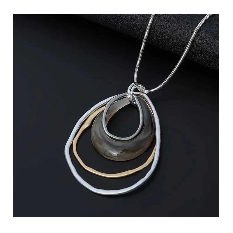 New Metal Pendant, Long Women's Sweater Chain, Personalized Water Drop-shaped Versatile Jewelry, Retro and Simple Necklace.
New Metal Pendant, Long Women's Sweater Chain, Personalized Water Drop-shaped Versatile Jewelry, Retro and Simple Necklace.