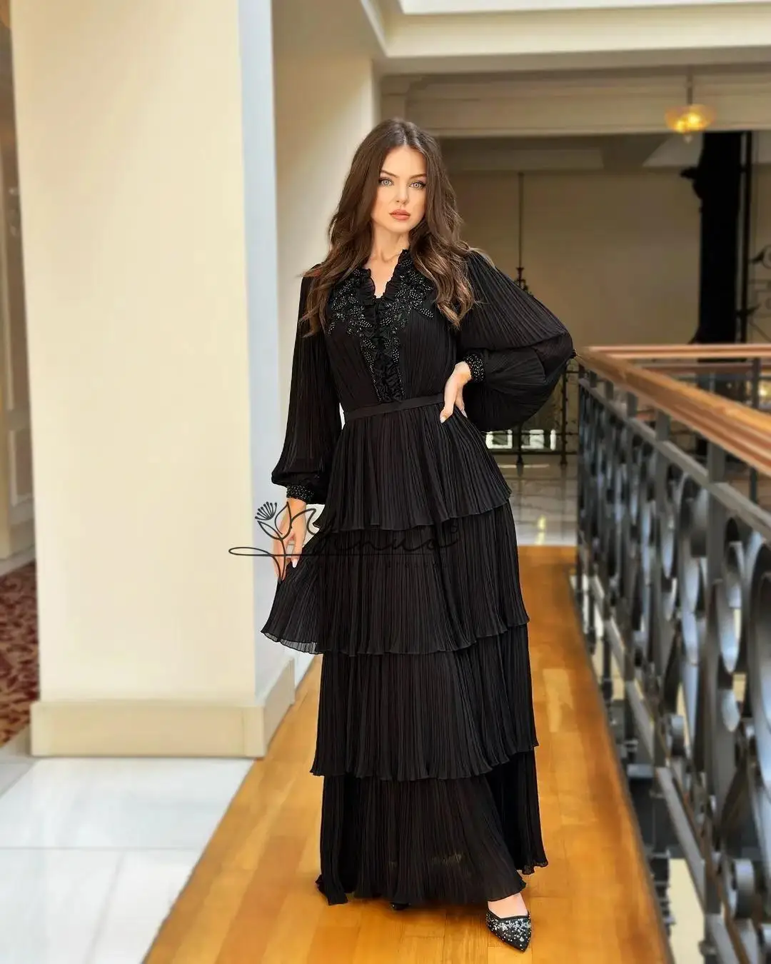 customized Long Sleeves Prom Dresses V Neck Pleated Beadings Tiered Chiffon Floor Length Evening Dresses Party Dresses2025
customized Long Sleeves Prom Dresses V Neck Pleated Beadings Tiered Chiffon Floor Length Evening Dresses Party Dresses2025