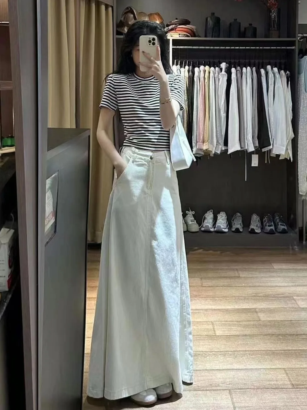 Spring 2025 High Waist Slimming White Mid-Length Denim f Skirt Women's Ele Versatile A-Line Long Skirt Commute Retro
Spring 2025 High Waist Slimming White Mid-Length Denim f Skirt Women's Ele Versatile A-Line Long Skirt Commute Retro