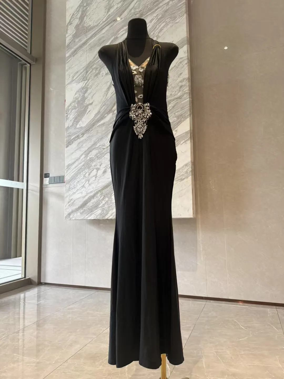 Новая осенне-зимняя вечерняя юбка-миди с пышной юбкой, тяжелой отделкой и складками, сексуальная, для дня рождения
Новая осенне-зимняя вечерняя юбка-миди с пышной юбкой, тяжелой отделкой и складками, сексуальная, для дня рождения