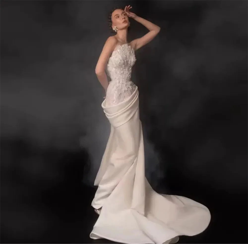 Customized Strapless Lace and Satin Mermaid Wedding Dresses Draped Train Pearls Bridal Gown Waisted Fishtail vestidos de novia
Customized Strapless Lace and Satin Mermaid Wedding Dresses Draped Train Pearls Bridal Gown Waisted Fishtail vestidos de novia
