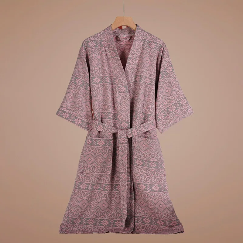 Модный двухслойный марлевый халат из чистого хлопка, женский халат, сексуальный весенне-летний новый кардиган, одежда для сна, ночной рост для женщин
Модный двухслойный марлевый халат из чистого хлопка, женский халат, сексуальный весенне-летний новый кардиган, одежда для сна, ночной рост для женщин