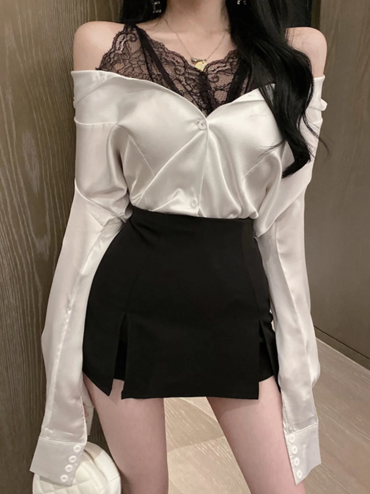 Spring New Style Sexy Lace Splice Goddess Shirt Korean Version Straight Cut Long Sleeve Collar Polyester Women's Top
Spring New Style Sexy Lace Splice Goddess Shirt Korean Version Straight Cut Long Sleeve Collar Polyester Women's Top