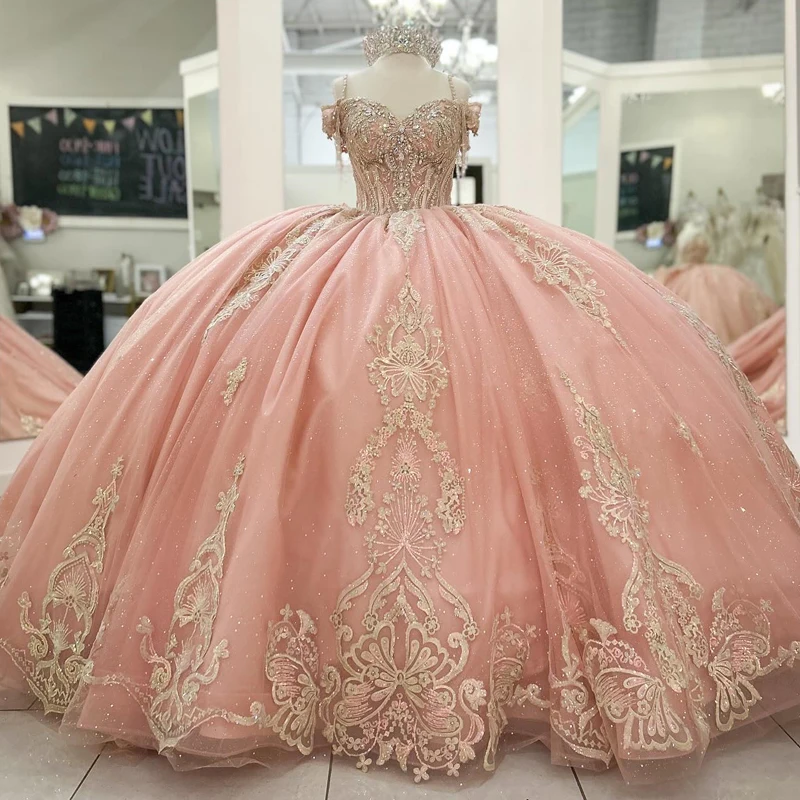Pink Shiny Quinceanera Dresses Ball Gown Off The Shoulder Applique Lace Beading Crystal Bow Tull Party Birthday Sweet 16 Vestido
Pink Shiny Quinceanera Dresses Ball Gown Off The Shoulder Applique Lace Beading Crystal Bow Tull Party Birthday Sweet 16 Vestido