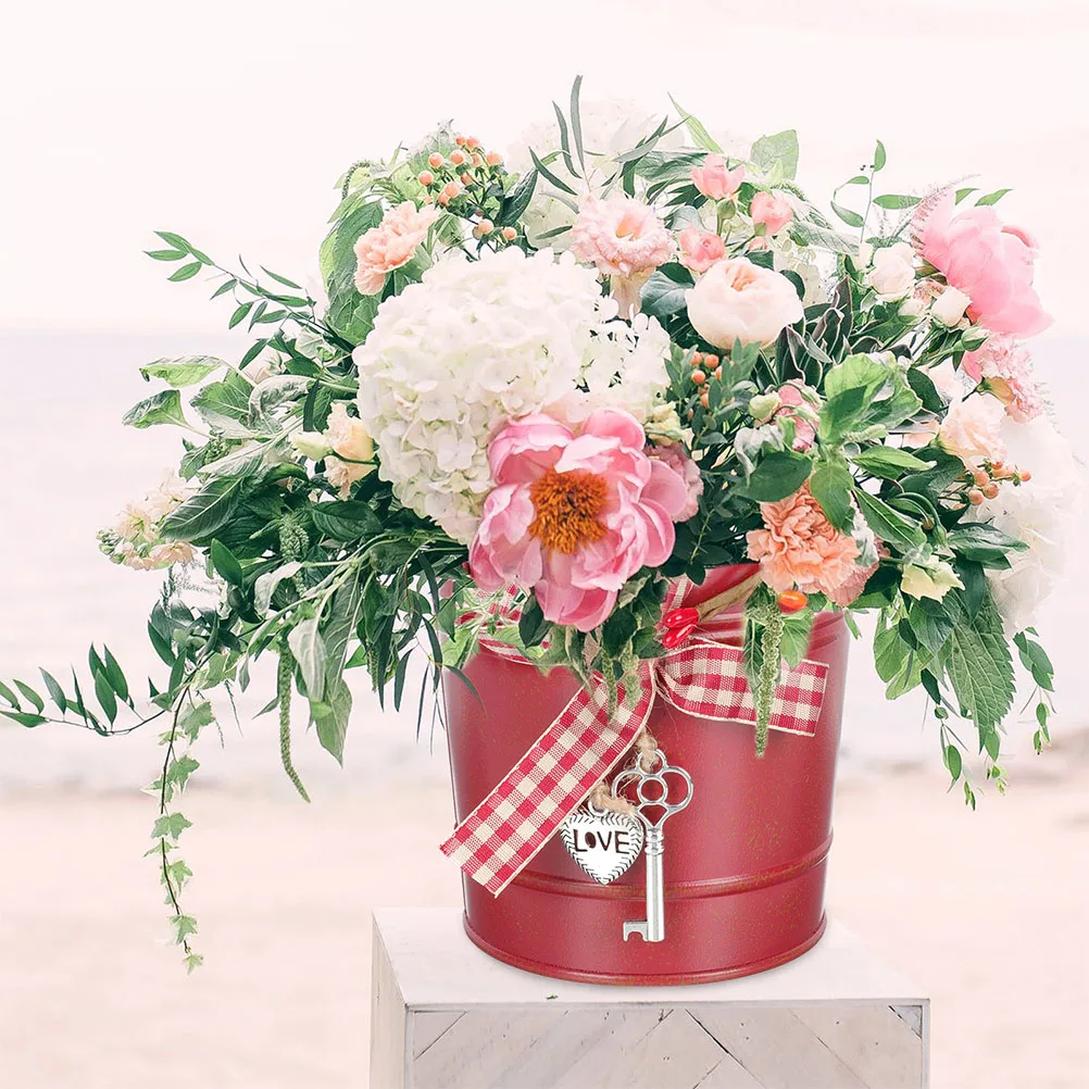2Pcs Christmas Metal Flower Pots Retro Decorative Planter Bucket Vases with Handle Garden Storage for Home Balcony
2Pcs Christmas Metal Flower Pots Retro Decorative Planter Bucket Vases with Handle Garden Storage for Home Balcony