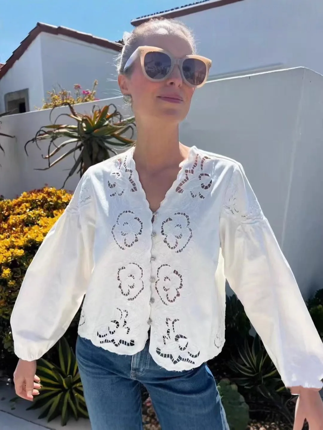 Ретро-топ из денима с лазерной вышивкой, свободный крой, стройнящий силуэт, с плотным цветочным узором, хлопковый, с длинными рукавами, женская модная одежда для осени и зимы
Ретро-топ из денима с лазерной вышивкой, свободный крой, стройнящий силуэт, с плотным цветочным узором, хлопковый, с длинными рукавами, женская модная одежда для осени и зимы