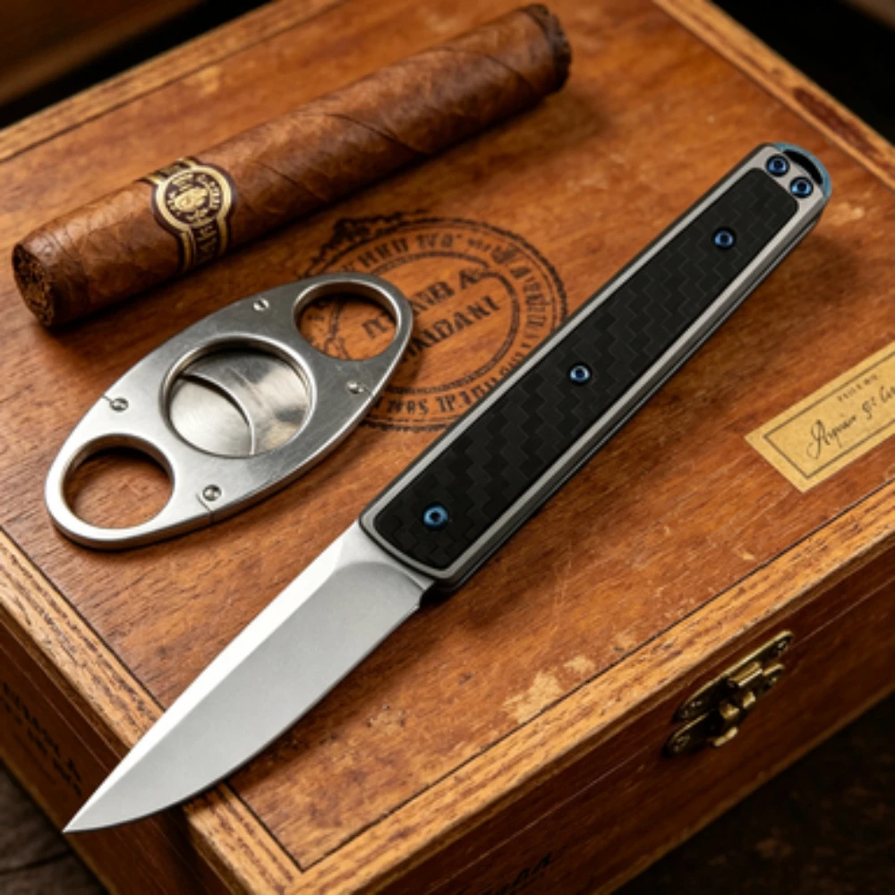 CR 7190 Folding Knife - 8Cr13Mov Blade - Aluminum Frame + Carbon Fiber Handle - Perfect for Outdoor Camping Men's Gifts
CR 7190 Folding Knife - 8Cr13Mov Blade - Aluminum Frame + Carbon Fiber Handle - Perfect for Outdoor Camping Men's Gifts