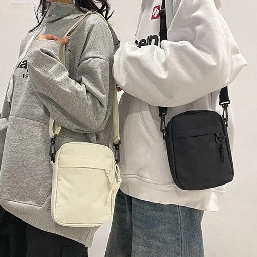 Lightweight Canvas Shoulder Bag for Men And Women Suitable for Work And Daily Use Small Crossbody Bag Compact Utility Purse
Lightweight Canvas Shoulder Bag for Men And Women Suitable for Work And Daily Use Small Crossbody Bag Compact Utility Purse