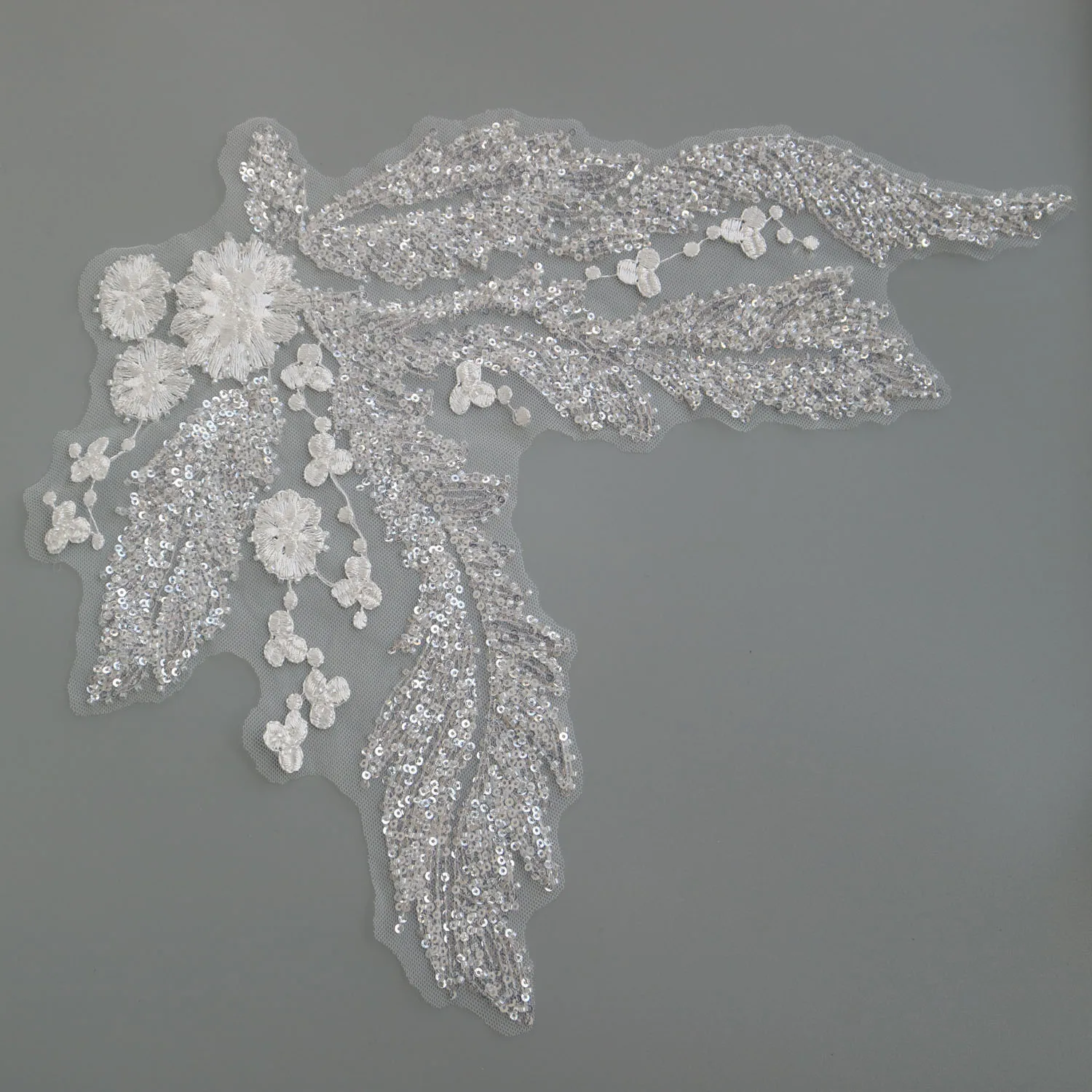 DIY Luxury large beaded lace appliques for wedding dress Rhinestone Embroidered floral parches for clothes Patch for sewing
DIY Luxury large beaded lace appliques for wedding dress Rhinestone Embroidered floral parches for clothes Patch for sewing
