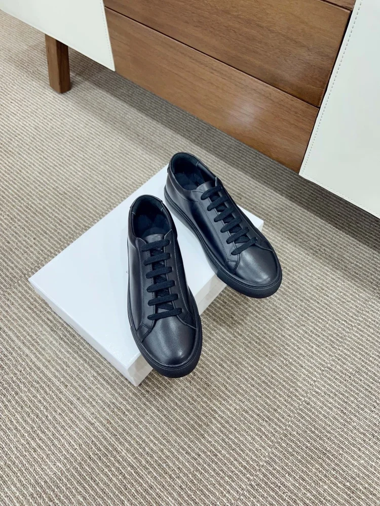 New fashion breathable genuine leather men's and women's casual comfortable simple flat shoes
New fashion breathable genuine leather men's and women's casual comfortable simple flat shoes