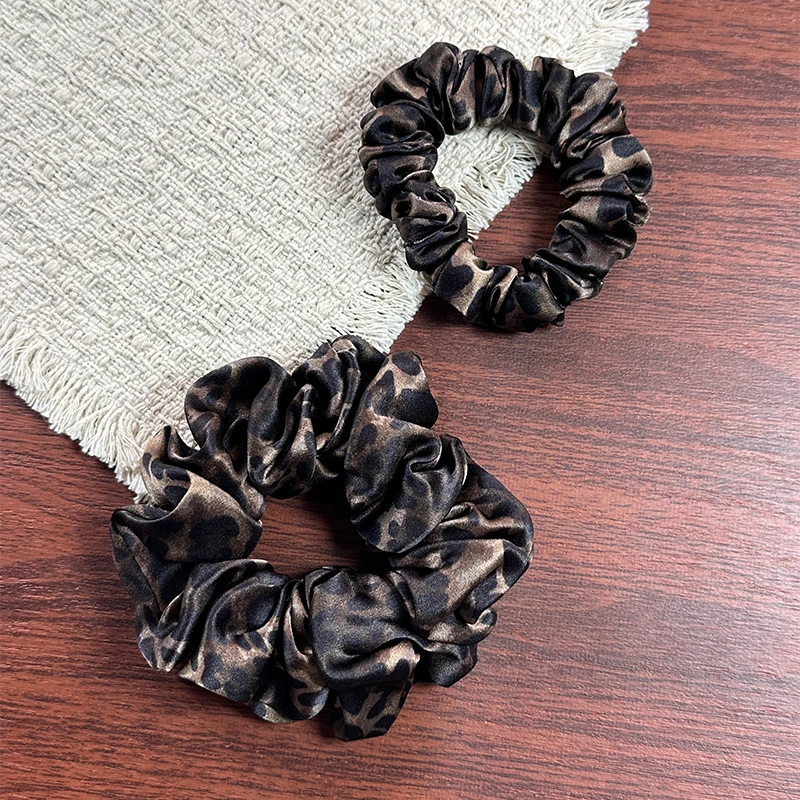 Fashionable Printed Scrunchie Leopard Print Silk Hair Tie 100% Mulberry Silk Hair Accessory
Fashionable Printed Scrunchie Leopard Print Silk Hair Tie 100% Mulberry Silk Hair Accessory