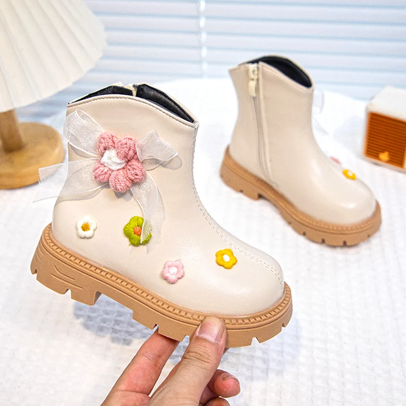 Новые осенние короткие туфли для девочек, милая детская обувь из искусственной кожи, роскошные черные милые детские кроссовки с ткаными цветами, ботильоны для девочек
Новые осенние короткие туфли для девочек, милая детская обувь из искусственной кожи, роскошные черные милые детские кроссовки с ткаными цветами, ботильоны для девочек