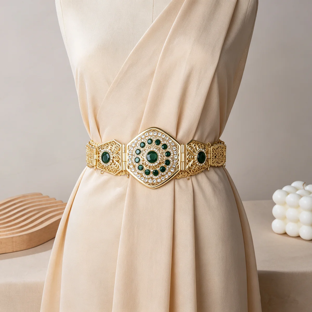 Wedding Dress Belt With Intricate Floral Patterns In Hollow Design, Featuring A Regal Gold Belt Buckle.
Wedding Dress Belt With Intricate Floral Patterns In Hollow Design, Featuring A Regal Gold Belt Buckle.