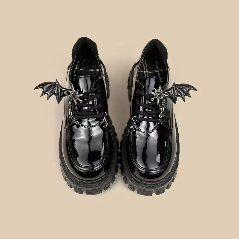 2026 Punk Wind Fashion Single Shoes New Devil Bat Wings Gothic Women's Shoes Thick Bottom Waterproof Platform Metal Chain
2026 Punk Wind Fashion Single Shoes New Devil Bat Wings Gothic Women's Shoes Thick Bottom Waterproof Platform Metal Chain
