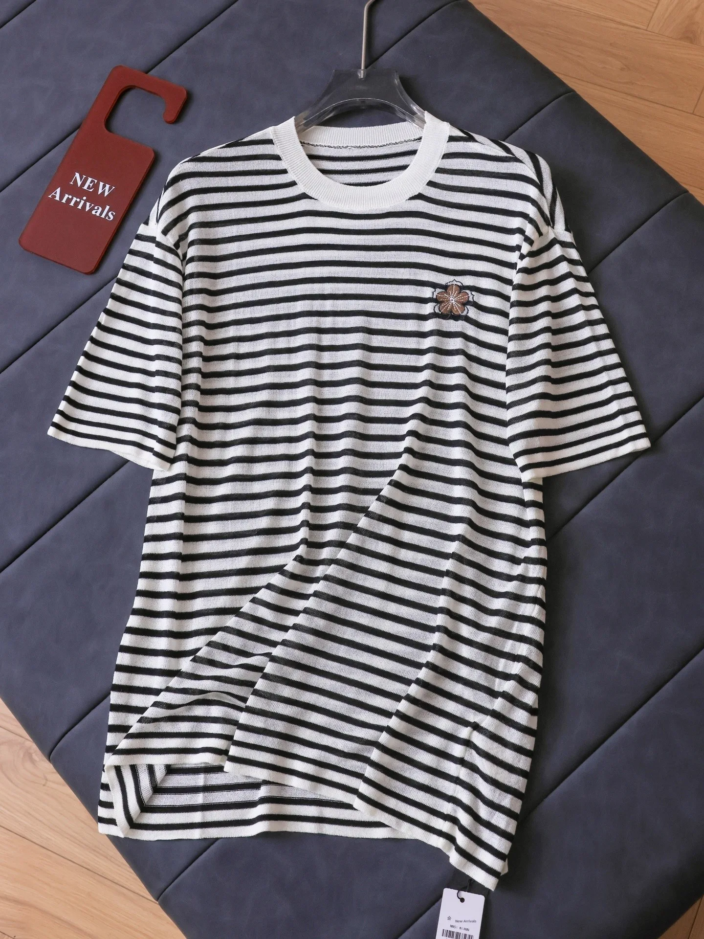 Linen Blend Cool Feeling Loose Fit Slimming Thin Short Sleeve round Neck Striped Embroidered Women's Knitwear Casual Style
Linen Blend Cool Feeling Loose Fit Slimming Thin Short Sleeve round Neck Striped Embroidered Women's Knitwear Casual Style