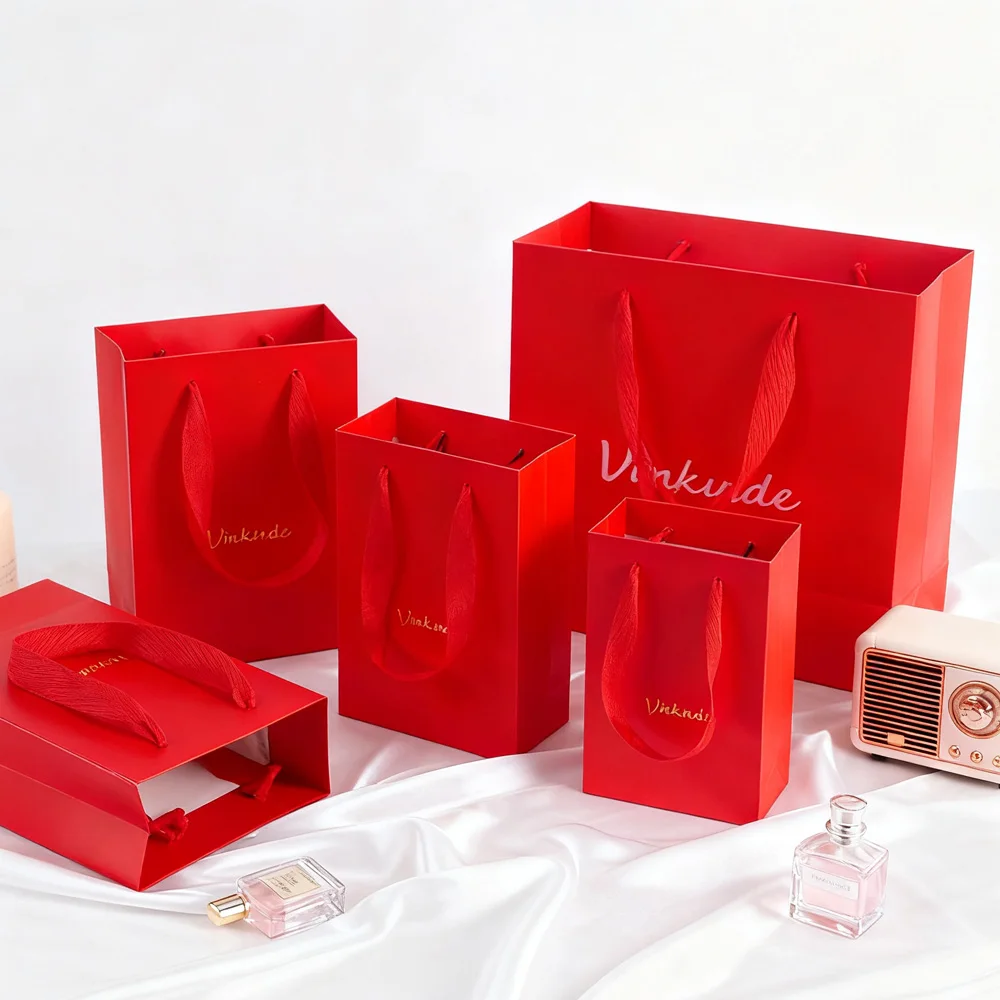 24 шт., 30x10x25 см, красный индивидуальный логотип, роскошный подарок, картонная бумажная сумка для покупок с ручкой из ленты, свадебные рождественские сумки
24 шт., 30x10x25 см, красный индивидуальный логотип, роскошный подарок, картонная бумажная сумка для покупок с ручкой из ленты, свадебные рождественские сумки