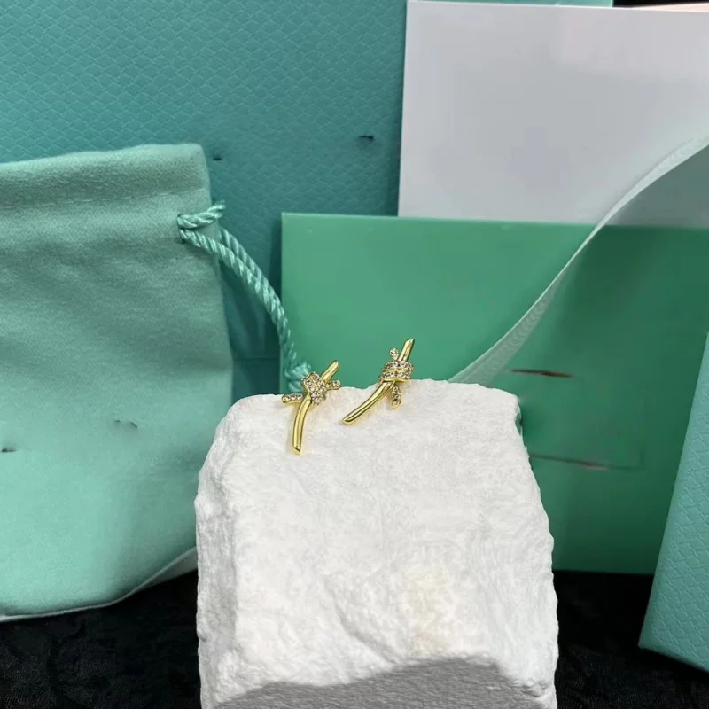 Серебряные серьги с цирконием 5А для женщин, высококачественные, для свадьбы, помолвки, вечеринок, подарки
Серебряные серьги с цирконием 5А для женщин, высококачественные, для свадьбы, помолвки, вечеринок, подарки