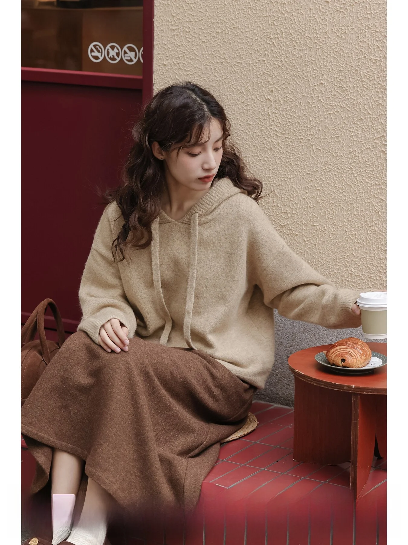 Женская трикотажная кофта с капюшоном, цвет железно-красный, повседневная, для ношения как нижний или верхний слой, осенне-зимняя, модная, дышащая, теплая, с длинным рукавом
Женская трикотажная кофта с капюшоном, цвет железно-красный, повседневная, для ношения как нижний или верхний слой, осенне-зимняя, модная, дышащая, теплая, с длинным рукавом