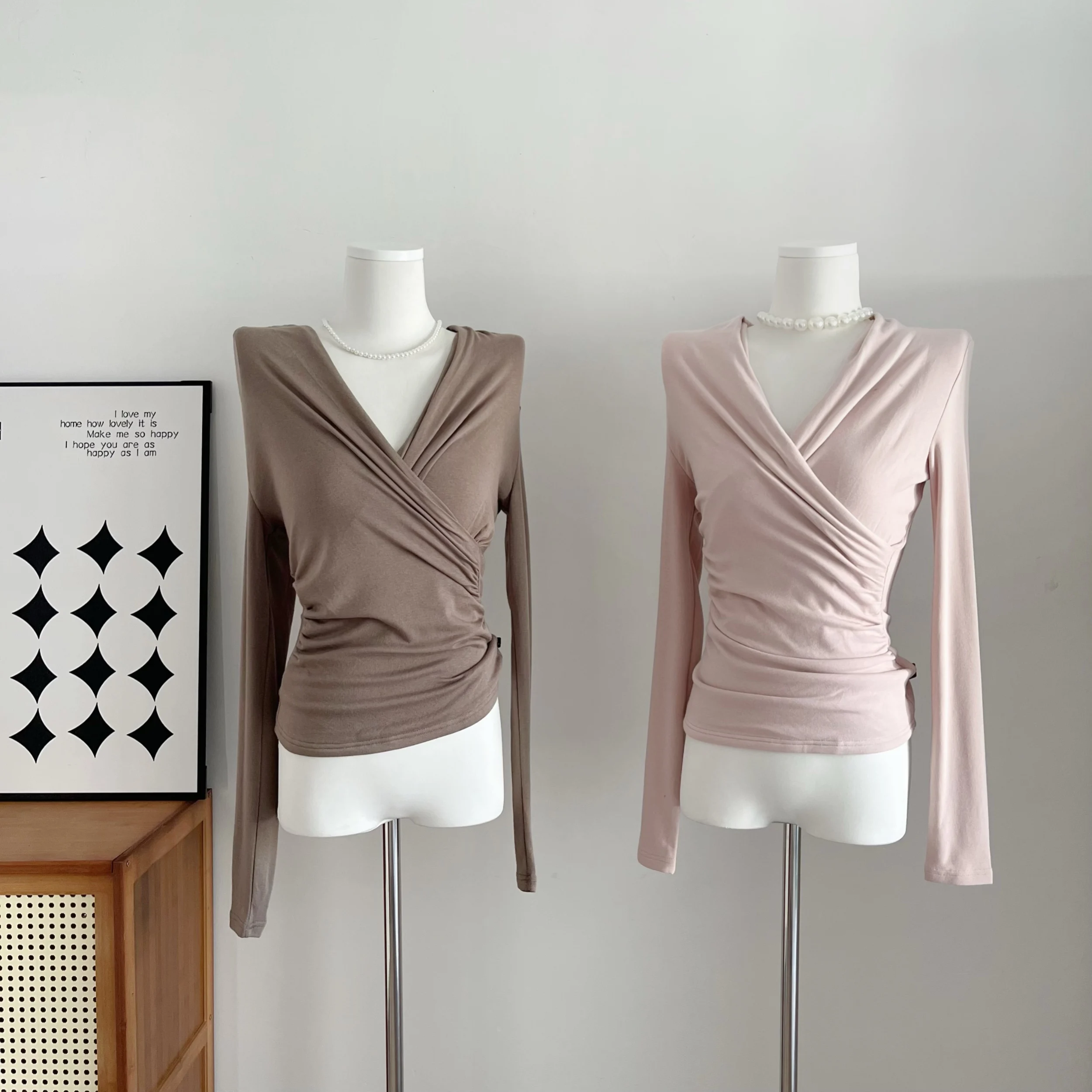 New Fashion Slim Stretch V Neck Design Women Sexy Elastic Tees Basic Long Sleeve T-shirt Ladies Temperament Top
New Fashion Slim Stretch V Neck Design Women Sexy Elastic Tees Basic Long Sleeve T-shirt Ladies Temperament Top