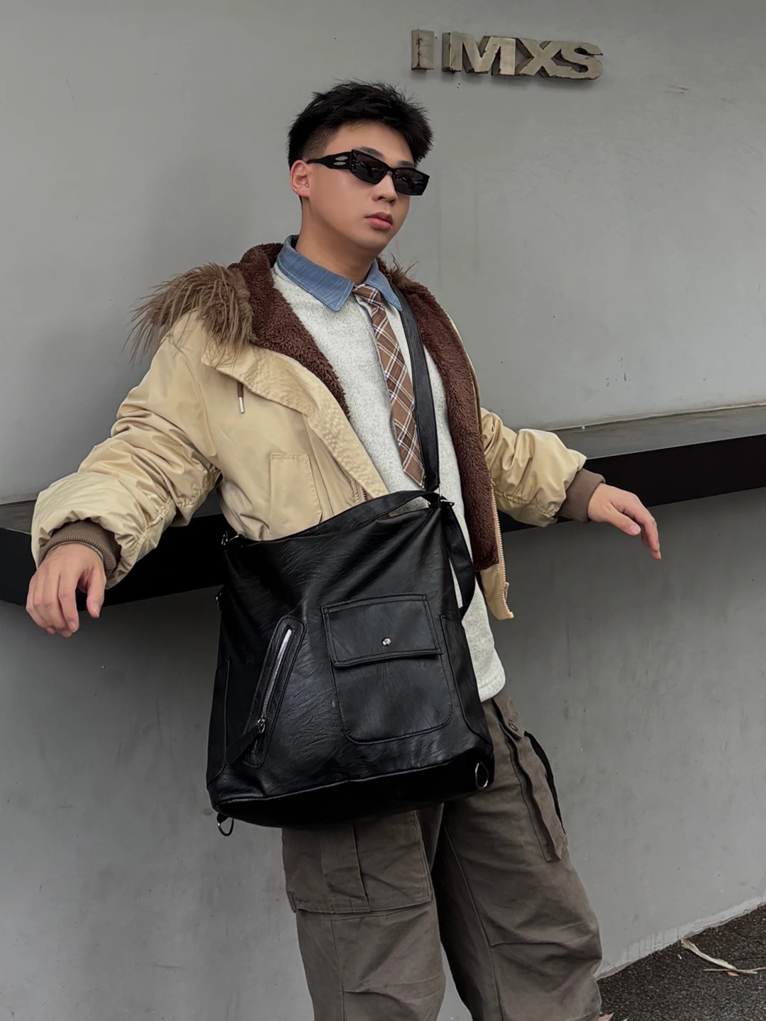 Большая кожаная сумка-тоут в стиле ретро Capaci Ins, модная сумка через плечо с одним ремешком для молодежного повседневного использования
Большая кожаная сумка-тоут в стиле ретро Capaci Ins, модная сумка через плечо с одним ремешком для молодежного повседневного использования