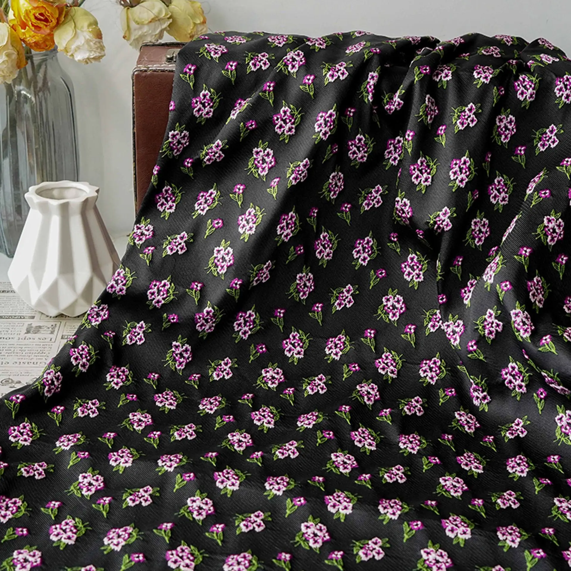 Pastoral flower embossed dyed jacquard fabric is used for curtains, tablecloths, sofa cloths, and high-end fabrics for clothing
Pastoral flower embossed dyed jacquard fabric is used for curtains, tablecloths, sofa cloths, and high-end fabrics for clothing