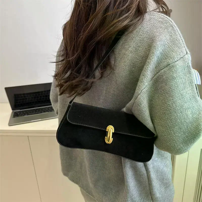 Винтажные сумки на плечо из искусственной замши для женщин, украшение с замком, маленькая сумка для подмышек, универсальные модные сумки-подушки
Винтажные сумки на плечо из искусственной замши для женщин, украшение с замком, маленькая сумка для подмышек, универсальные модные сумки-подушки