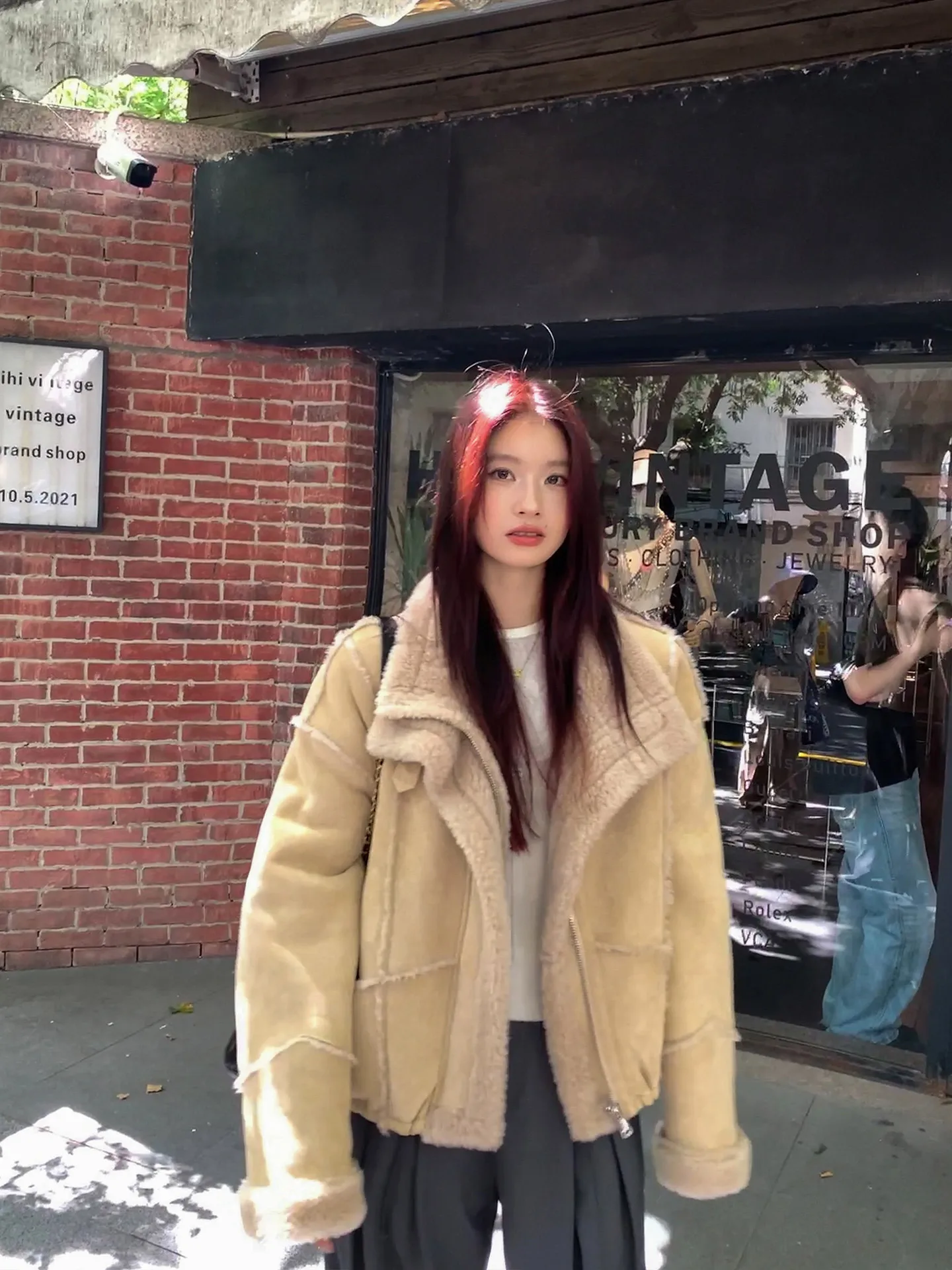 Корейская женская куртка из меха ягненка с воротником-стойкой, комбинированная из кожи и меха, теплая, повседневная, с длинными рукавами, на молнии
Корейская женская куртка из меха ягненка с воротником-стойкой, комбинированная из кожи и меха, теплая, повседневная, с длинными рукавами, на молнии