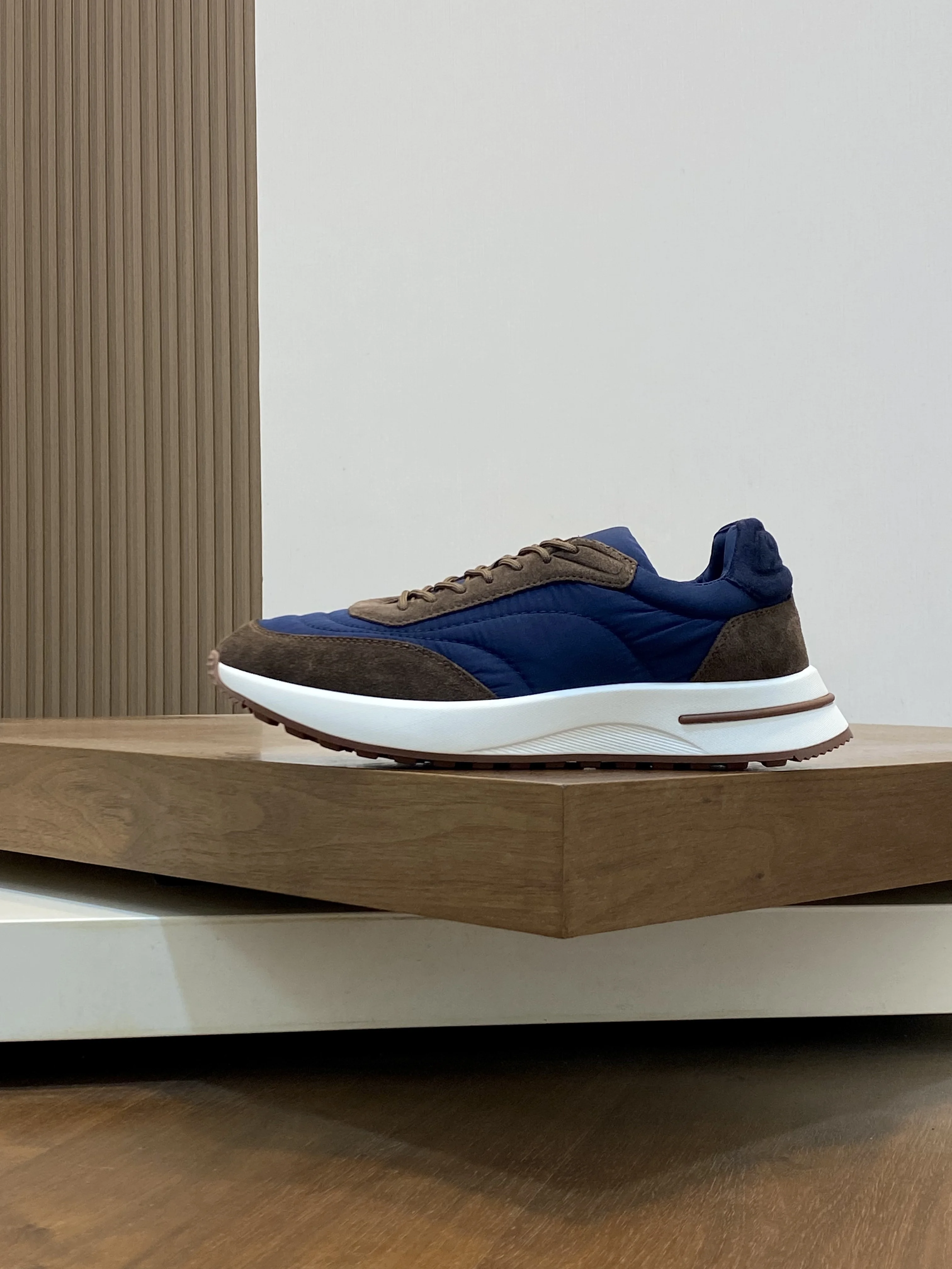 New Retro Athletic Sneakers - High-Quality, Ultra Comfortable & Lightweight, Ideal for Sports & Daily Wear
New Retro Athletic Sneakers - High-Quality, Ultra Comfortable & Lightweight, Ideal for Sports & Daily Wear