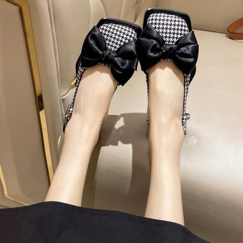 Bow Square Toe Ladies Shoes Original Designer Footwear 2025 Trend Chic and Elegant Women's Sandals Trending Luxury Casual Sandal
Bow Square Toe Ladies Shoes Original Designer Footwear 2025 Trend Chic and Elegant Women's Sandals Trending Luxury Casual Sandal