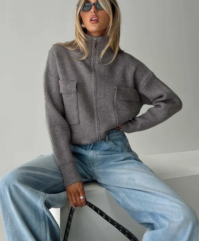 Elegant Ladies Long Sleeve Knitwear Unique Zipper Pocket High Collar Sweater Outerwear for Spring And Autumn
Elegant Ladies Long Sleeve Knitwear Unique Zipper Pocket High Collar Sweater Outerwear for Spring And Autumn