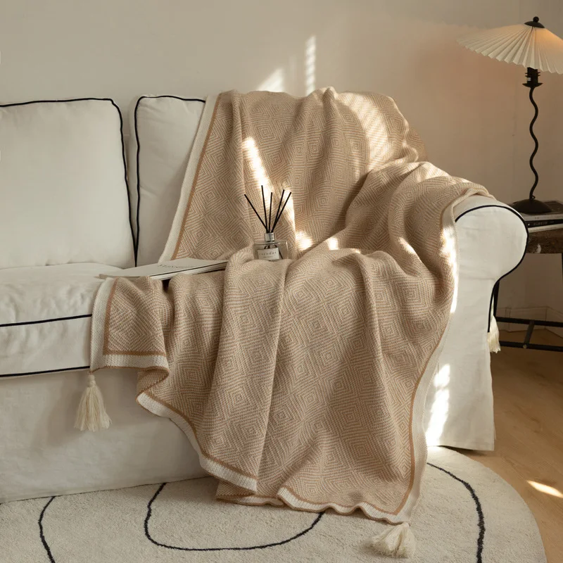 Nap Blanket Air Conditioning Blanket Black and White Geometry Knitted Sofa Cover Light Luxury Bedroom Bed Blanket
Nap Blanket Air Conditioning Blanket Black and White Geometry Knitted Sofa Cover Light Luxury Bedroom Bed Blanket