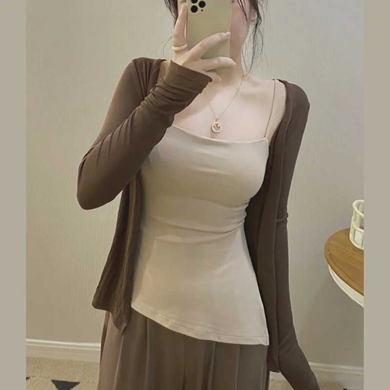 Женский летний топ-бюстье на тонких бретелях со встроенными чашечками, базовый слой, корейский стиль, облегающий крой
Женский летний топ-бюстье на тонких бретелях со встроенными чашечками, базовый слой, корейский стиль, облегающий крой