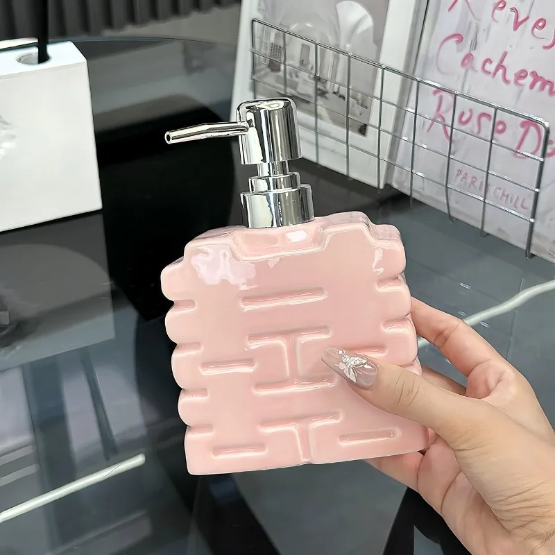 Европейский керамический дозатор для лосьона, дозатор мыла для ванной комнаты, бытовой шампунь, гель для душа, бутылка для снятия макияжа, свадебные подарки 
Европейский керамический дозатор для лосьона, дозатор мыла для ванной комнаты, бытовой шампунь, гель для душа, бутылка для снятия макияжа, свадебные подарки