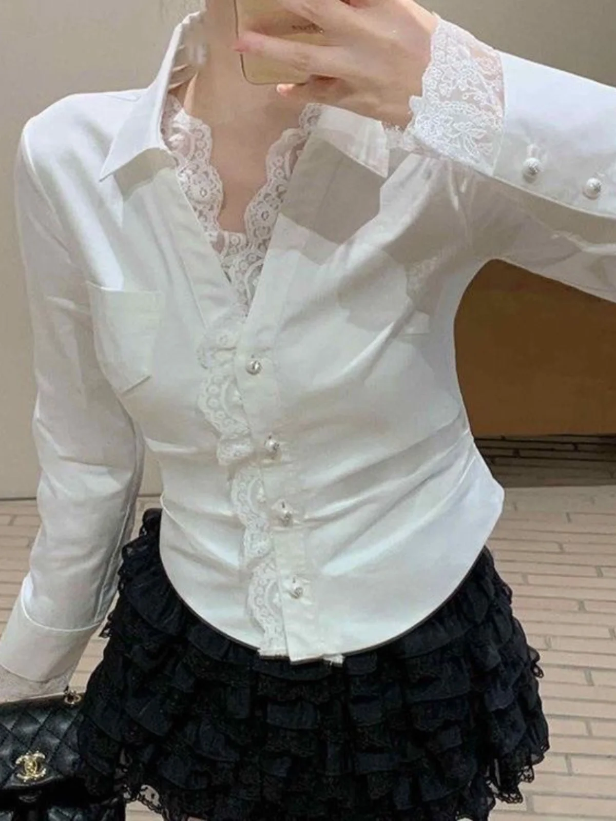 Милая кружевная отделка с завязкой на талии, плиссированная для похудения, длинная свеч V-Ne на пуговицах, повседневная одежда для поездок на работу, китайское производство
Милая кружевная отделка с завязкой на талии, плиссированная для похудения, длинная свеч V-Ne на пуговицах, повседневная одежда для поездок на работу, китайское производство