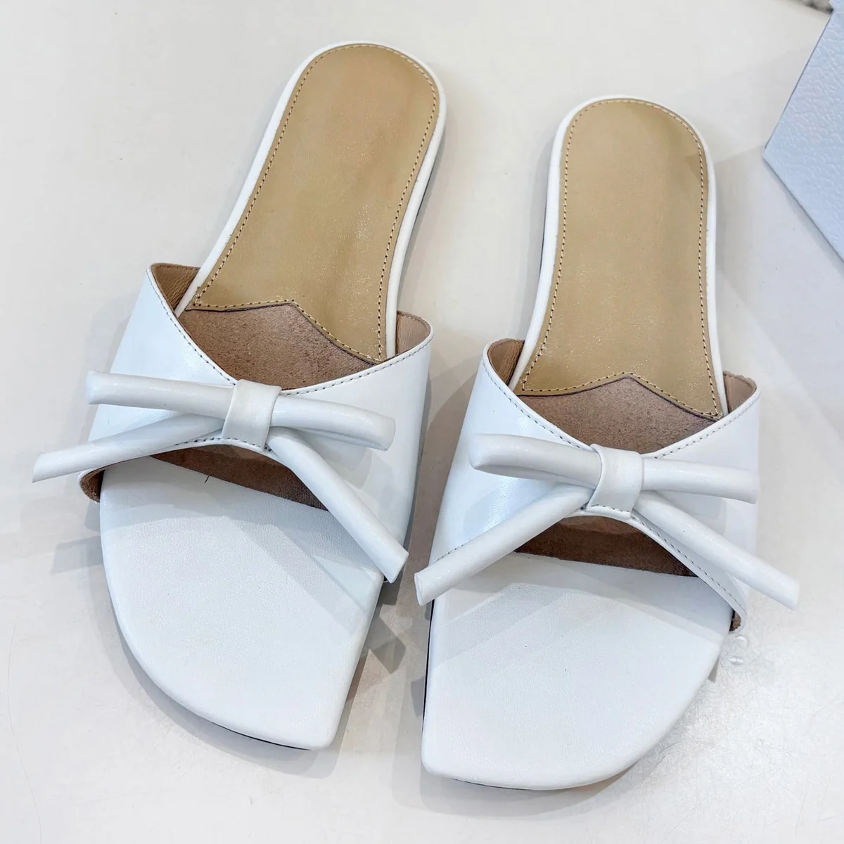 2026 Women's Bowknot Leather Slide Sandals, Square Toe Flat Slip-Ons, Chic Elegant Footwear for Summer & Casual YYT26010756
2026 Women's Bowknot Leather Slide Sandals, Square Toe Flat Slip-Ons, Chic Elegant Footwear for Summer & Casual YYT26010756