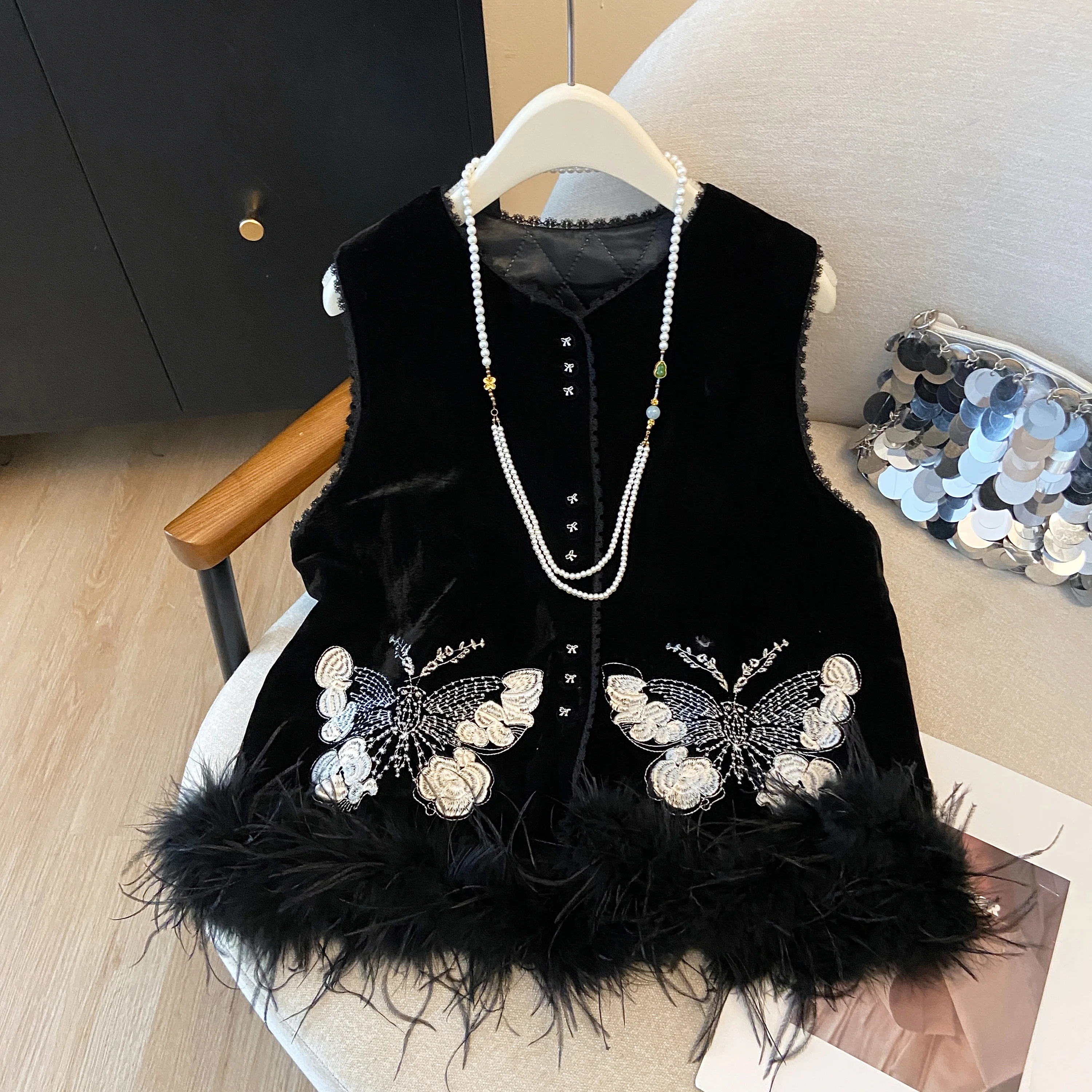 Новая женская хлопковая жилетка больших размеров на осень-зиму 2025 года, в национальном стиле, с круглым вырезом и застежкой на одну пуговицу
Новая женская хлопковая жилетка больших размеров на осень-зиму 2025 года, в национальном стиле, с круглым вырезом и застежкой на одну пуговицу