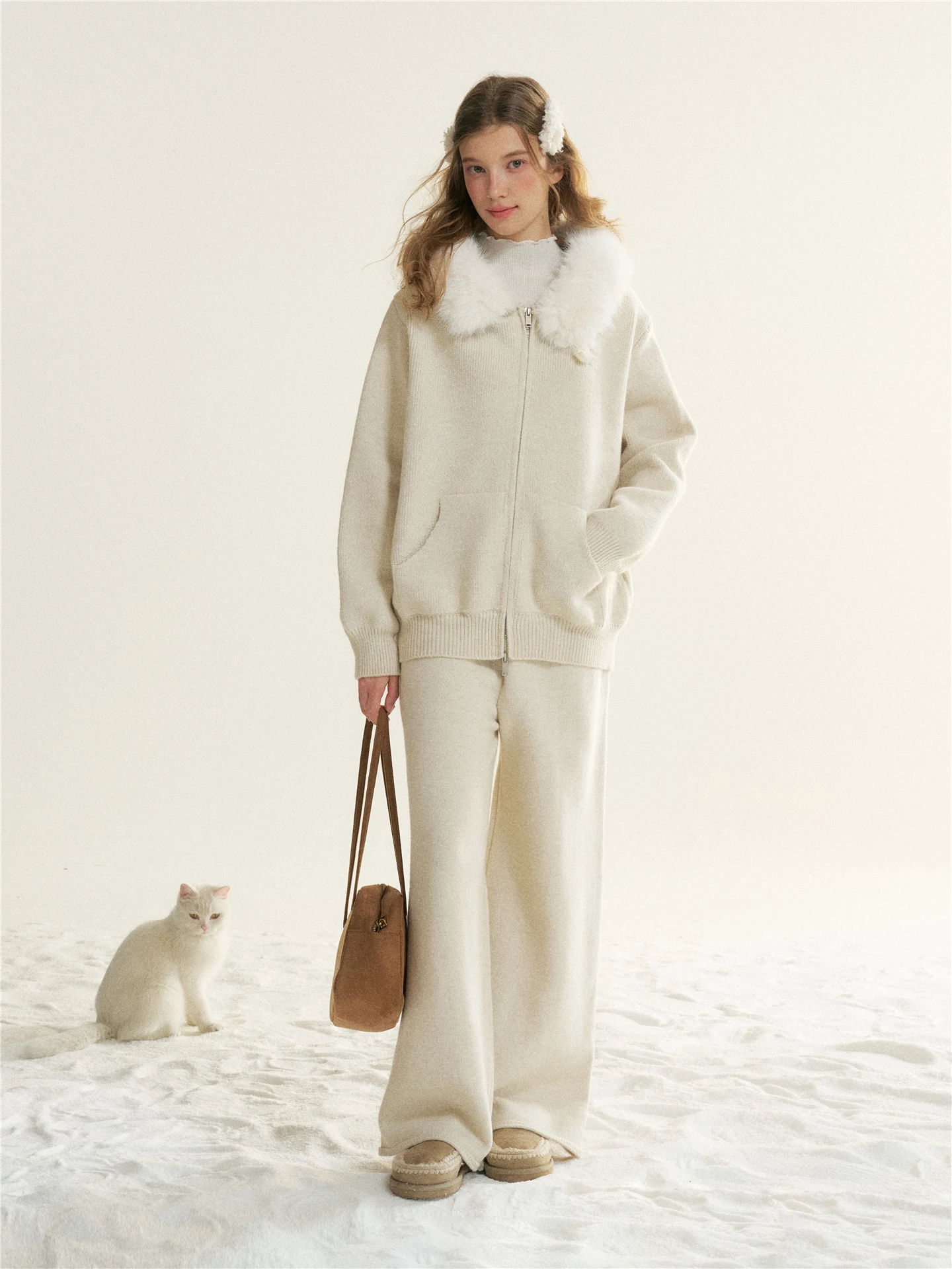 6DEWS Cleanfit Women's Two-Piece Set Detachable Fur Collar Hoodie And Elastic Wide Leg Pants Winter Casual Faion Ensemble
6DEWS Cleanfit Women's Two-Piece Set Detachable Fur Collar Hoodie And Elastic Wide Leg Pants Winter Casual Faion Ensemble