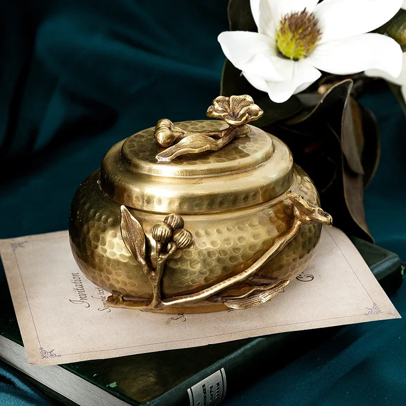 Retro Vintage Brass Tea Cans Light Luxury Carved Hammer Patterned Candy Cans Home Decoration Storage Ornaments Jewelry Boxes
Retro Vintage Brass Tea Cans Light Luxury Carved Hammer Patterned Candy Cans Home Decoration Storage Ornaments Jewelry Boxes