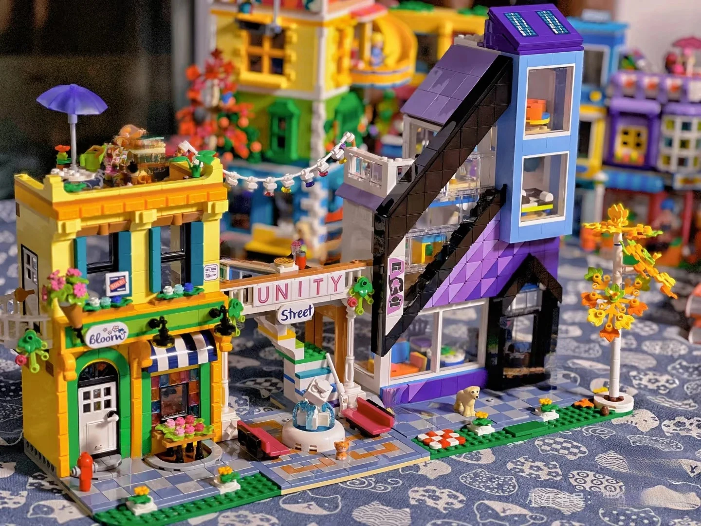 Chinese building blocks street view series city center flower shop furniture store model puzzle assembling toy girlbirthday Gift
Chinese building blocks street view series city center flower shop furniture store model puzzle assembling toy girlbirthday Gift