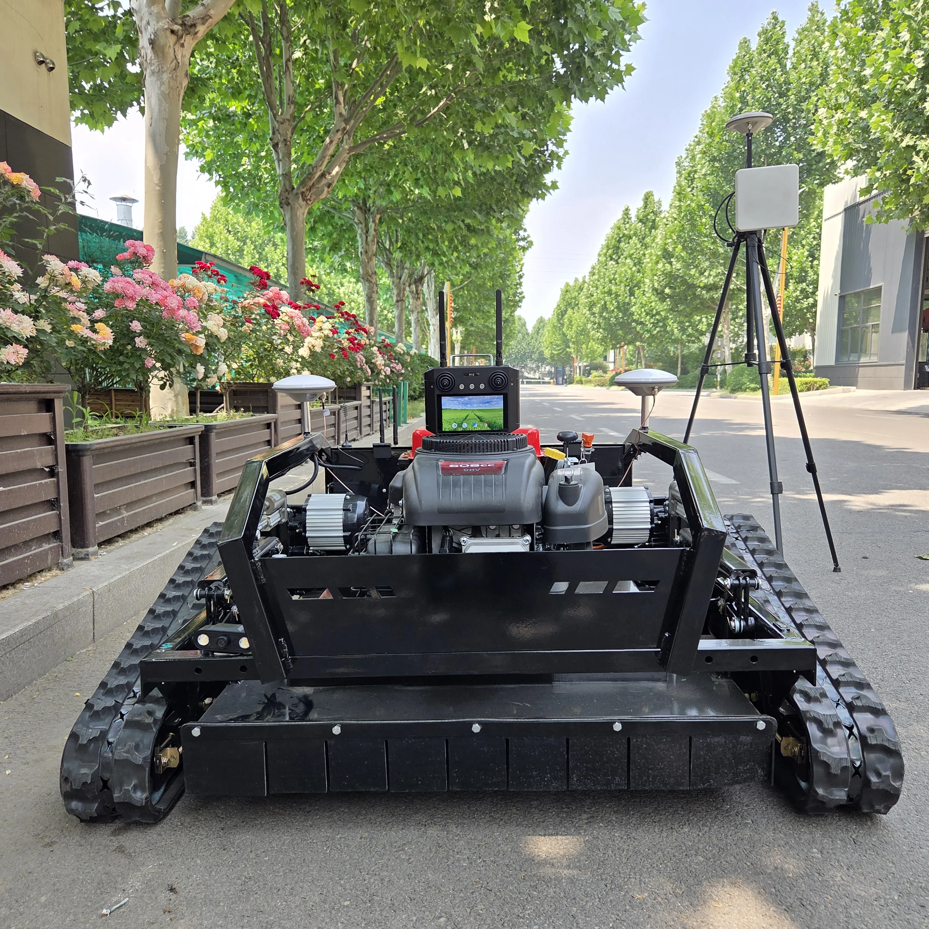 GPS+RTK Fully Automated System: 1000mm Cutting Width, 4000㎡/h High-Efficiency Operation—A Flexible and Intelligent Lawn Mower
GPS+RTK Fully Automated System: 1000mm Cutting Width, 4000㎡/h High-Efficiency Operation—A Flexible and Intelligent Lawn Mower