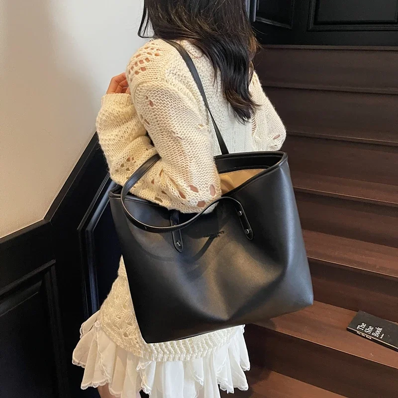 Designer Diaper Bag For Women Luxury Leather Tote Vintage Minimalist Crossbody Bag Elegant Large Capacity Fashionable
Designer Diaper Bag For Women Luxury Leather Tote Vintage Minimalist Crossbody Bag Elegant Large Capacity Fashionable