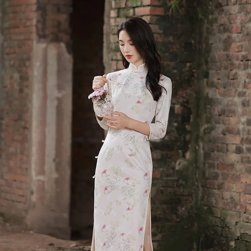 Chinese Khaki Suede Cheongsam Improved Floral Long Sleeve Vintage Dress Women Costumes Qipao S To XXL
Chinese Khaki Suede Cheongsam Improved Floral Long Sleeve Vintage Dress Women Costumes Qipao S To XXL