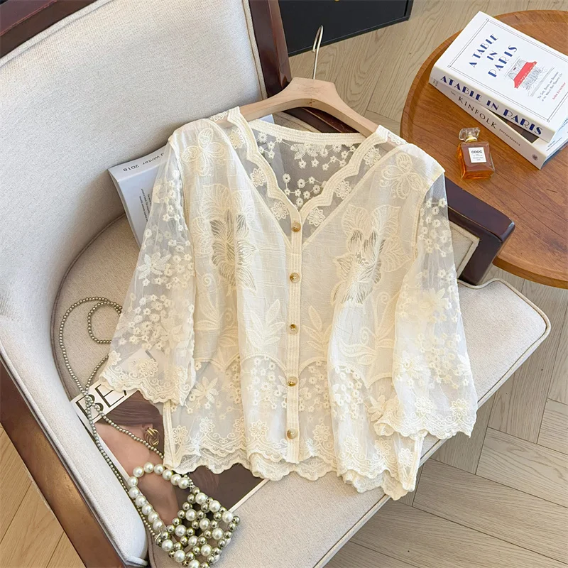 Casual Long Sleeve Elegant Embroidered V-neck Chic Vintage Hollow Out Loose Top Office Lady Plus Size Clothing
Casual Long Sleeve Elegant Embroidered V-neck Chic Vintage Hollow Out Loose Top Office Lady Plus Size Clothing