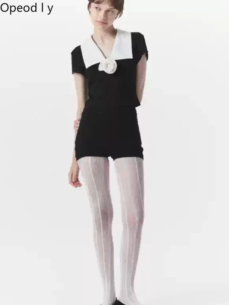 2026 Summer New Japanese Elegant V-neck Design Short-sleeved T-shirt Fashion Trend Versatile Slim Short Women's Top
2026 Summer New Japanese Elegant V-neck Design Short-sleeved T-shirt Fashion Trend Versatile Slim Short Women's Top