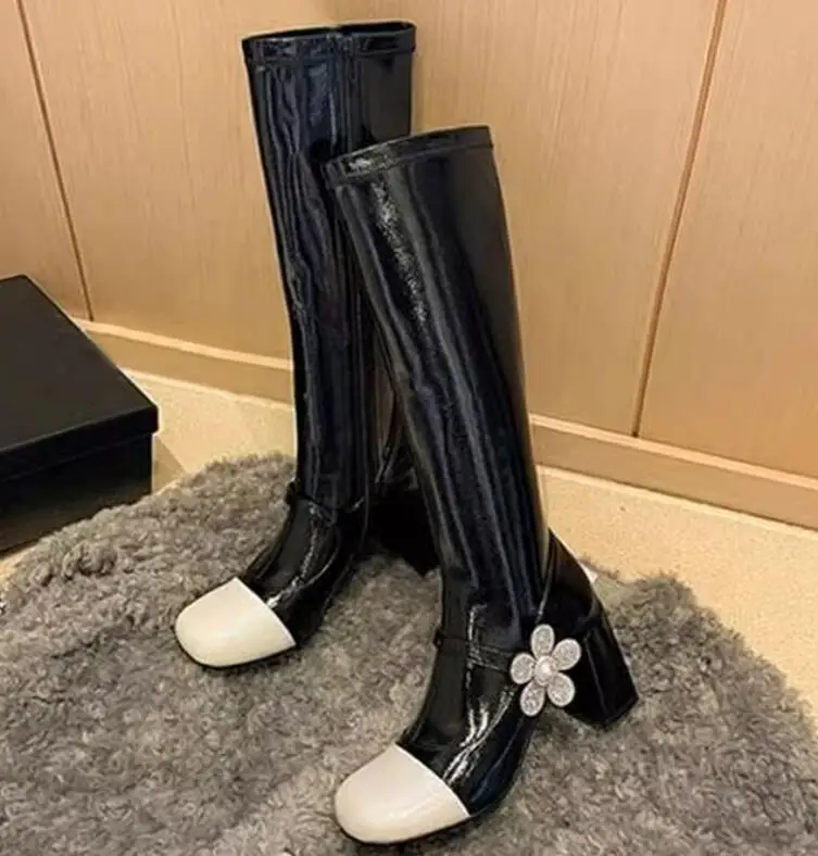 Fashion Side Pearl Studs Crystal Flower Square Toe Knee Boots Black White Leather Patchwork Chunky Heel Woman Knight Boots
Fashion Side Pearl Studs Crystal Flower Square Toe Knee Boots Black White Leather Patchwork Chunky Heel Woman Knight Boots
